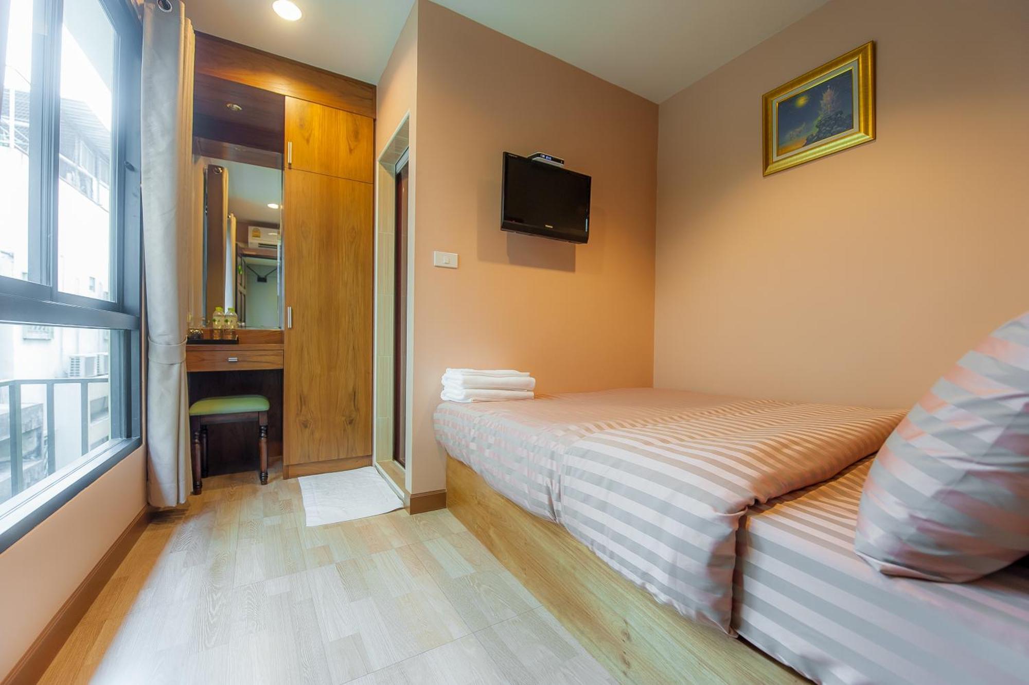 Full House Hotel Bangkok Room photo